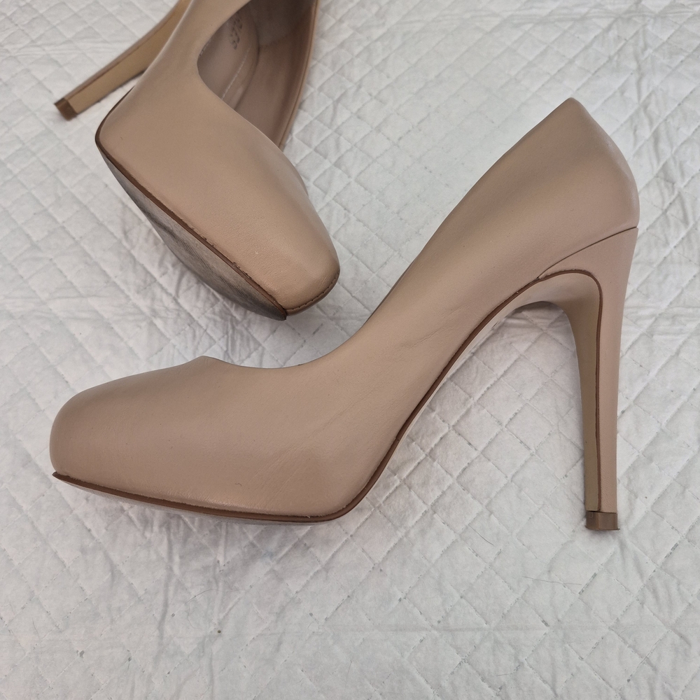 Charles David Nude Beige Almond-Toe Heels